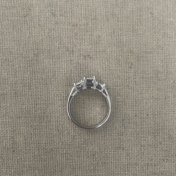 Silver plated cubic zirconia ring - Picture 2 of 4